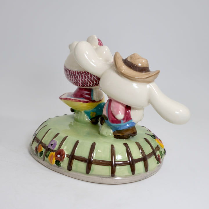 Hello Kitty and Cinnamoroll Swing Your Partner Figurine