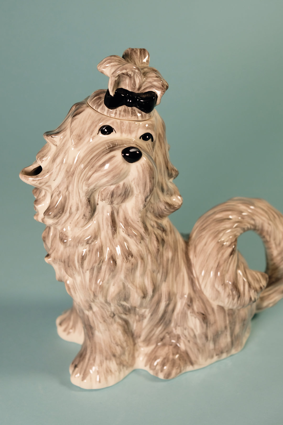 shizu です₊⁎⁺˳✧༚ Shiz Tzu Teapot - Black & White