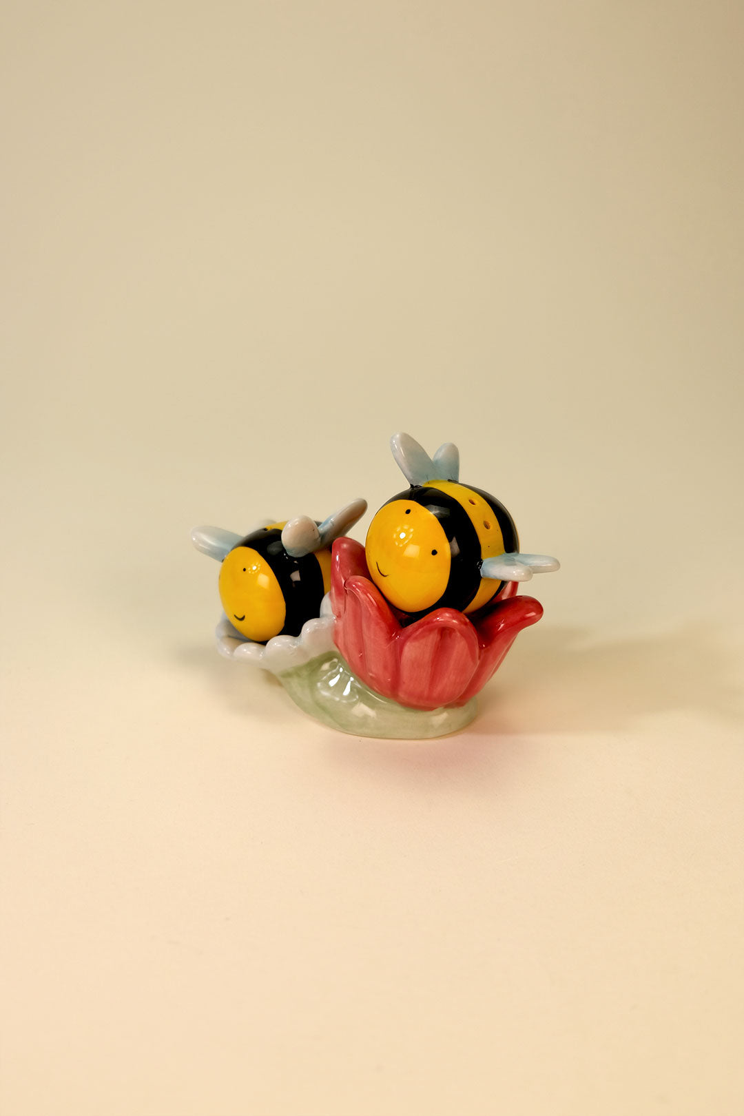 Bumble Bee & Flower Salt & Pepper Set