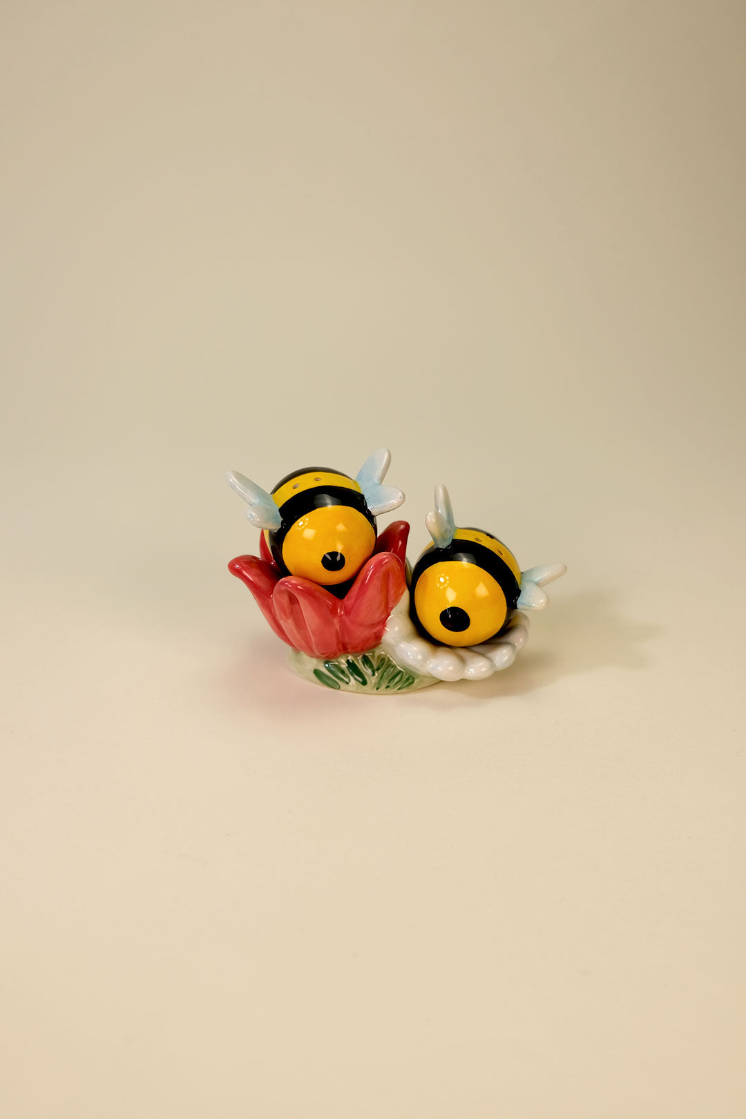 Bumble Bee & Flower Salt & Pepper Set