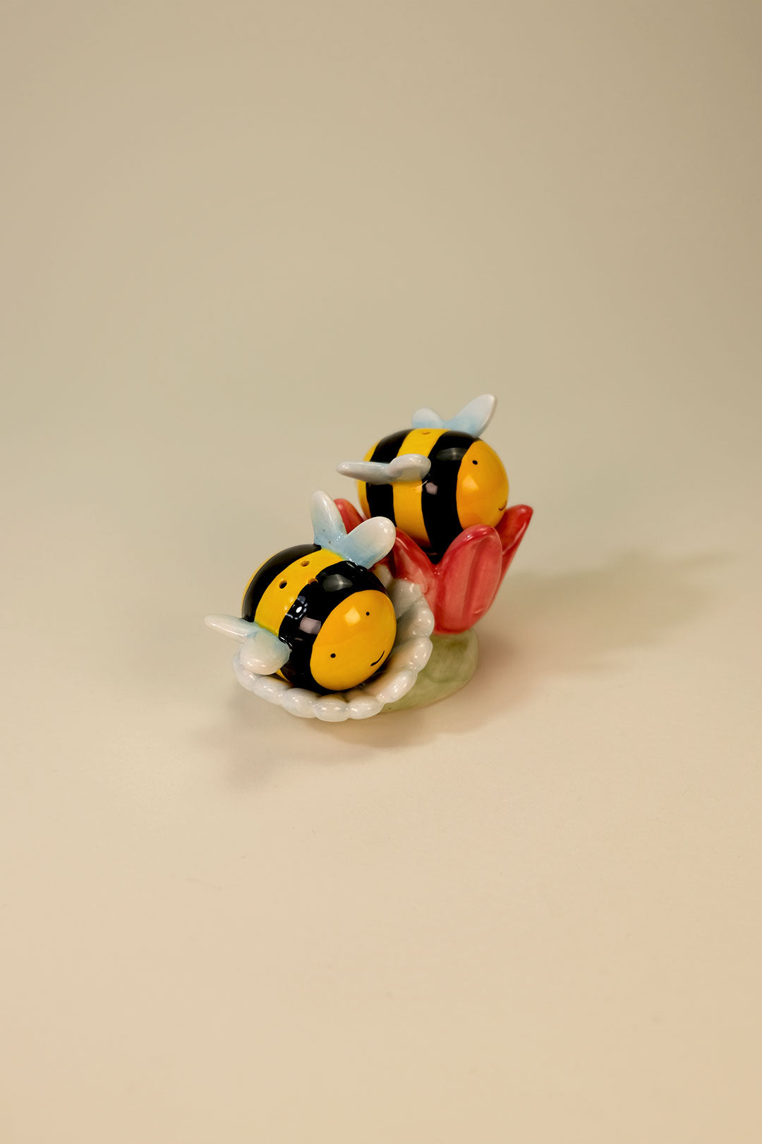 Bumble Bee & Flower Salt & Pepper Set