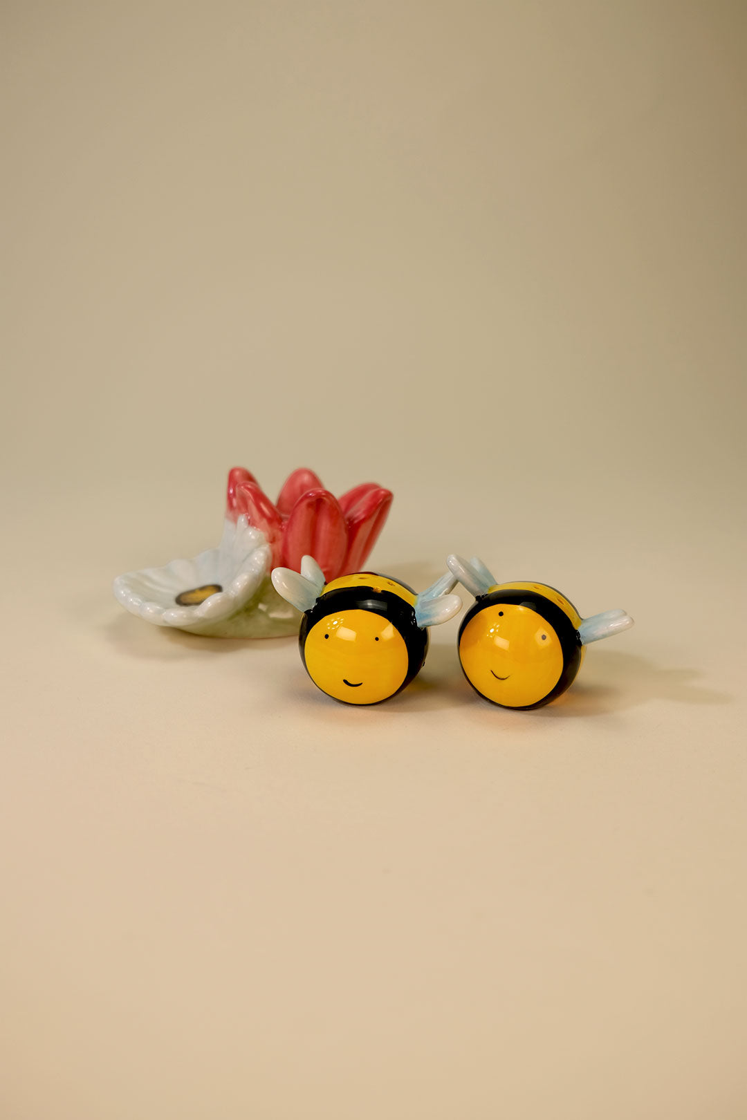 Bumble Bee & Flower Salt & Pepper Set