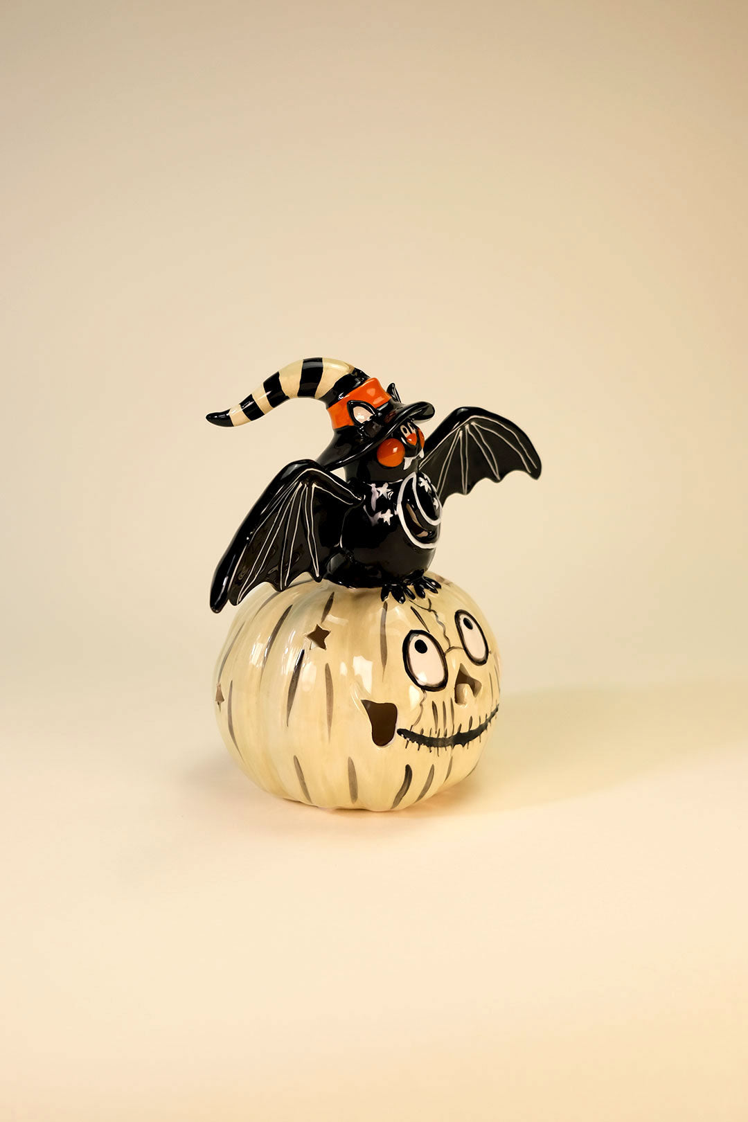 Bat on Gray Pumpkin Pumpkin Tealight Holder