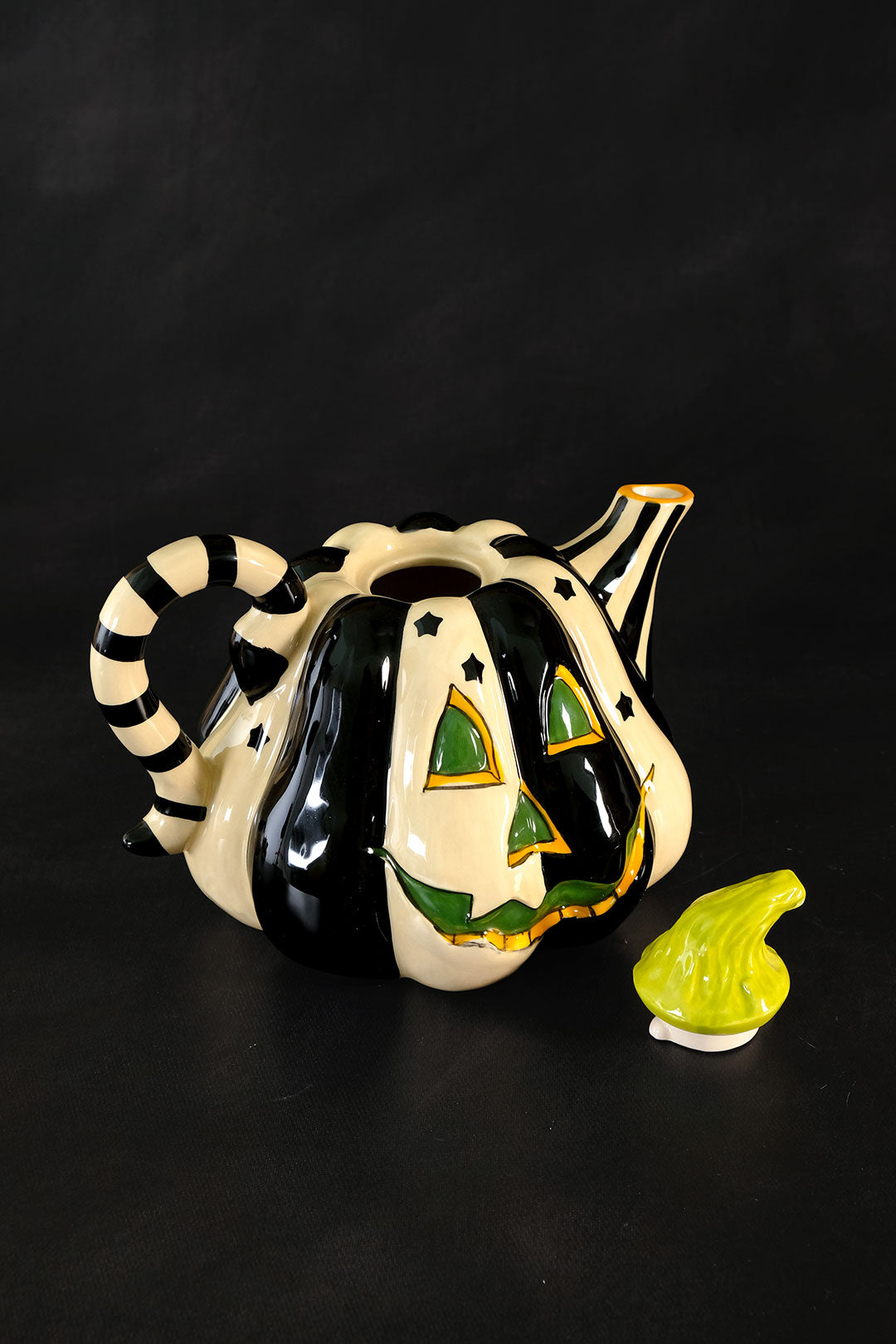 Black and White Vintage Pumpkin Teapot