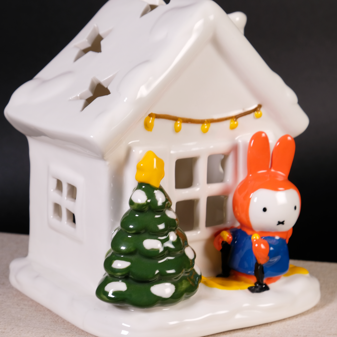 MIFFY SNOWY SKIIING CANDLE HOUSE