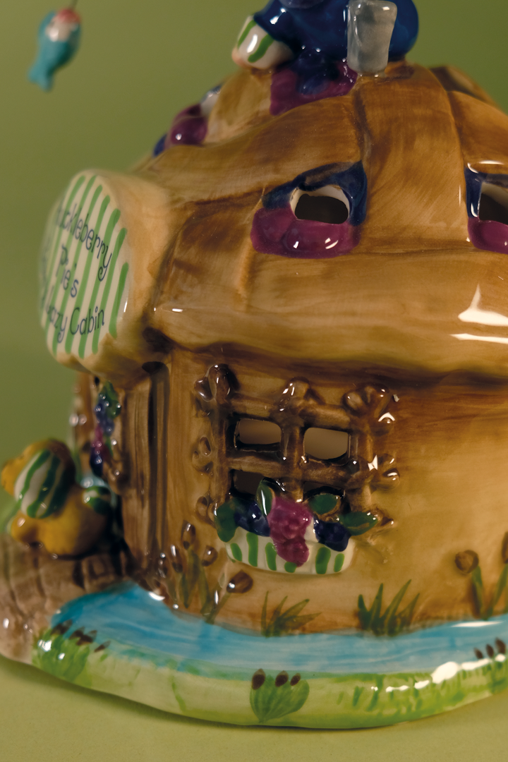 Huckleberry Pie's Berry Lazy Cabin Candle House