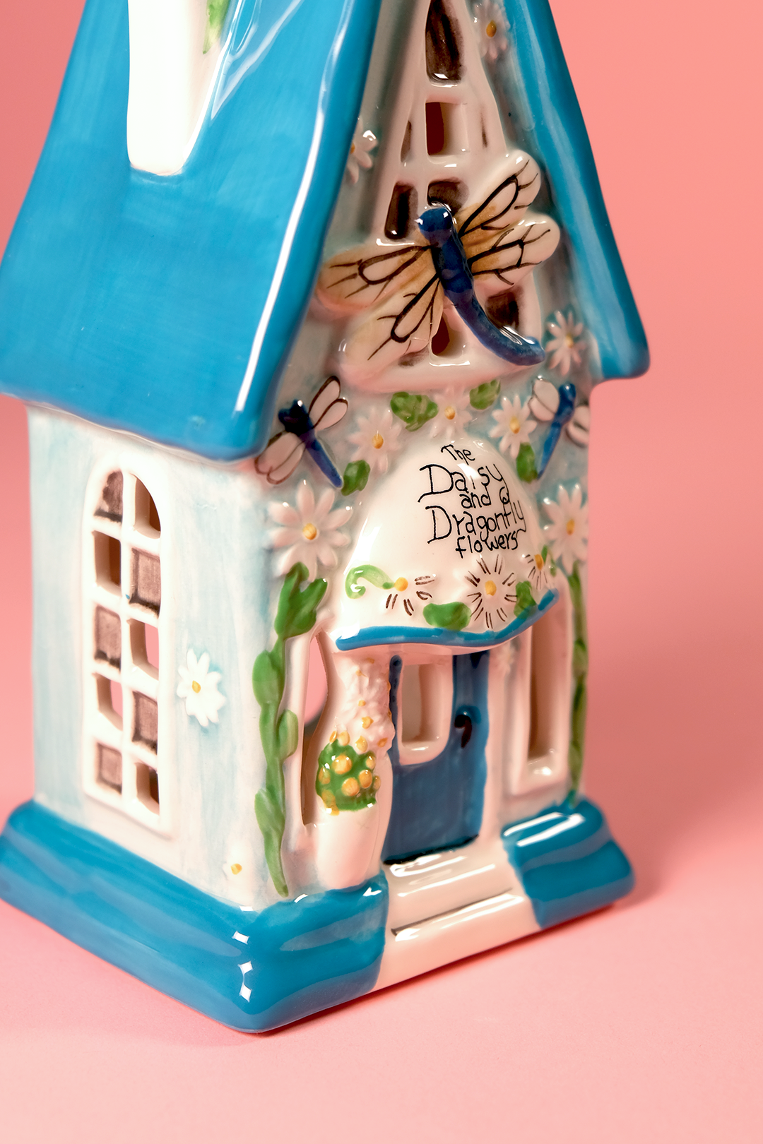 The Daisy and Dragonfly Flowers Candle House