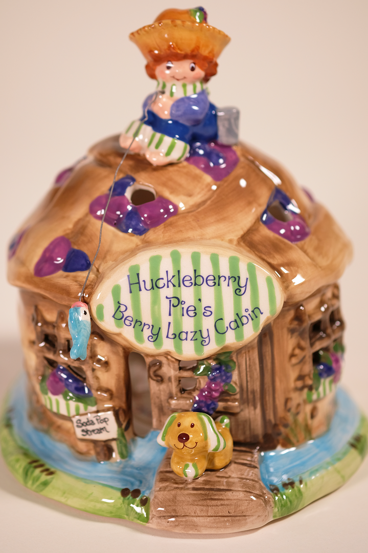 Huckleberry Pie's Berry Lazy Cabin Candle House