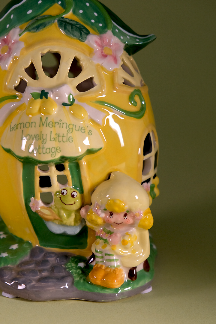 Lemon Meringue's Lovely Little Cottage Candle House