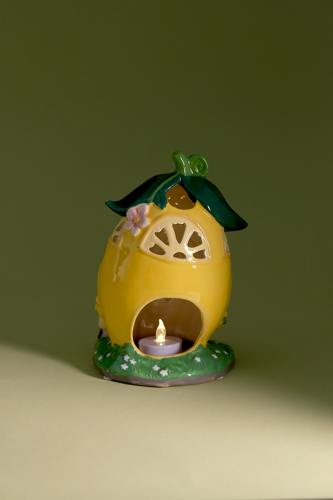 Lemon Meringue's Lovely Little Cottage Candle House