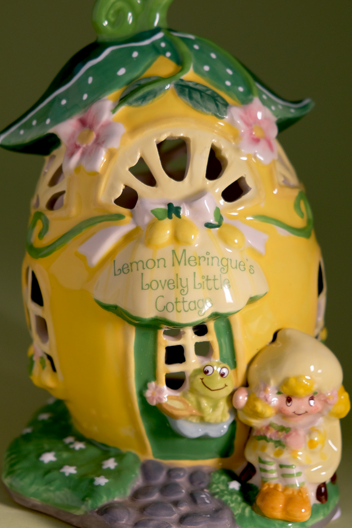 Lemon Meringue's Lovely Little Cottage Candle House