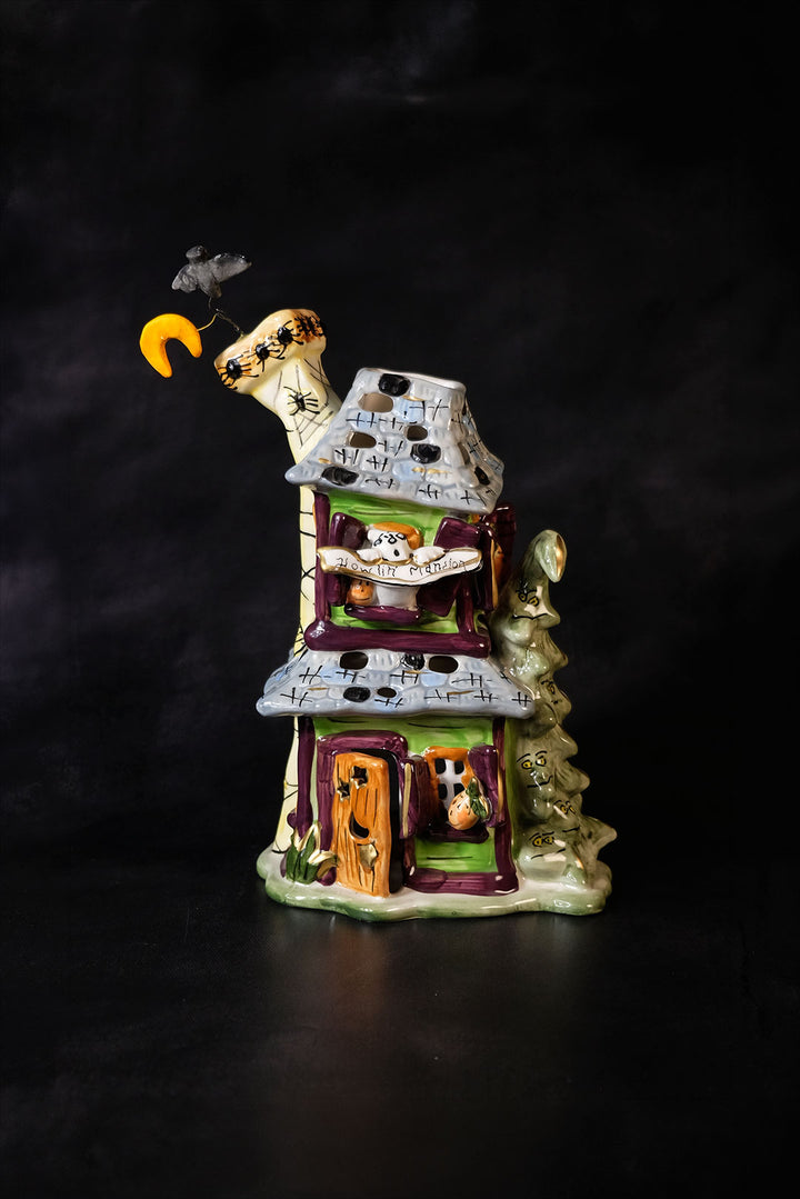 Howlin' Mansion Candle House