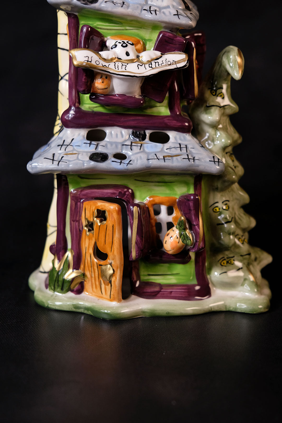 Howlin' Mansion Candle House