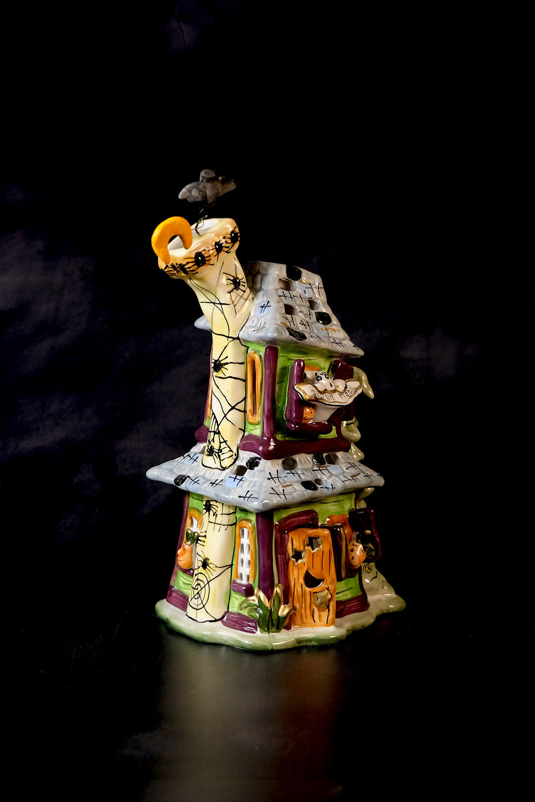 Howlin' Mansion Candle House