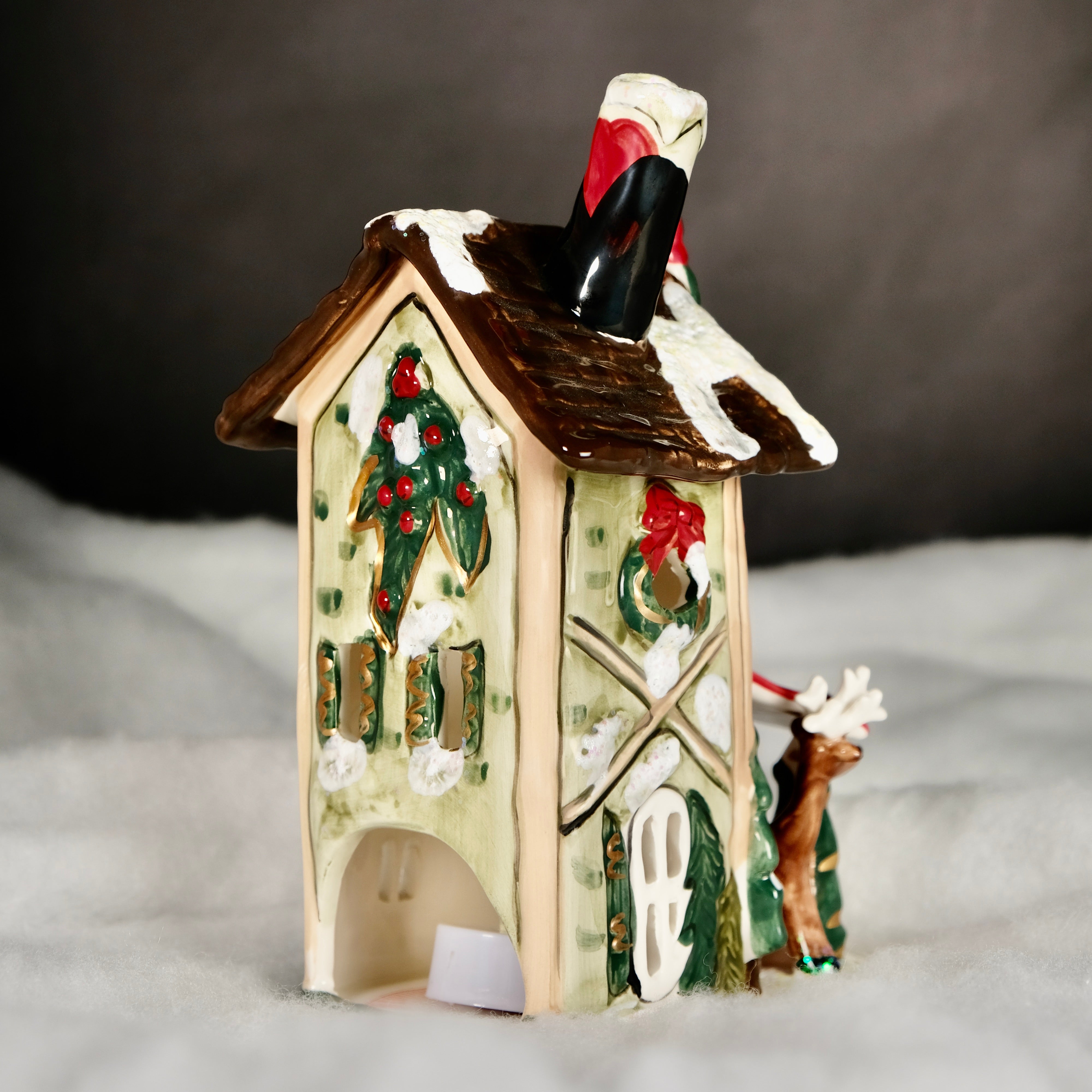 ReindeerVille - Comet & Vixen's Hotel Candle House