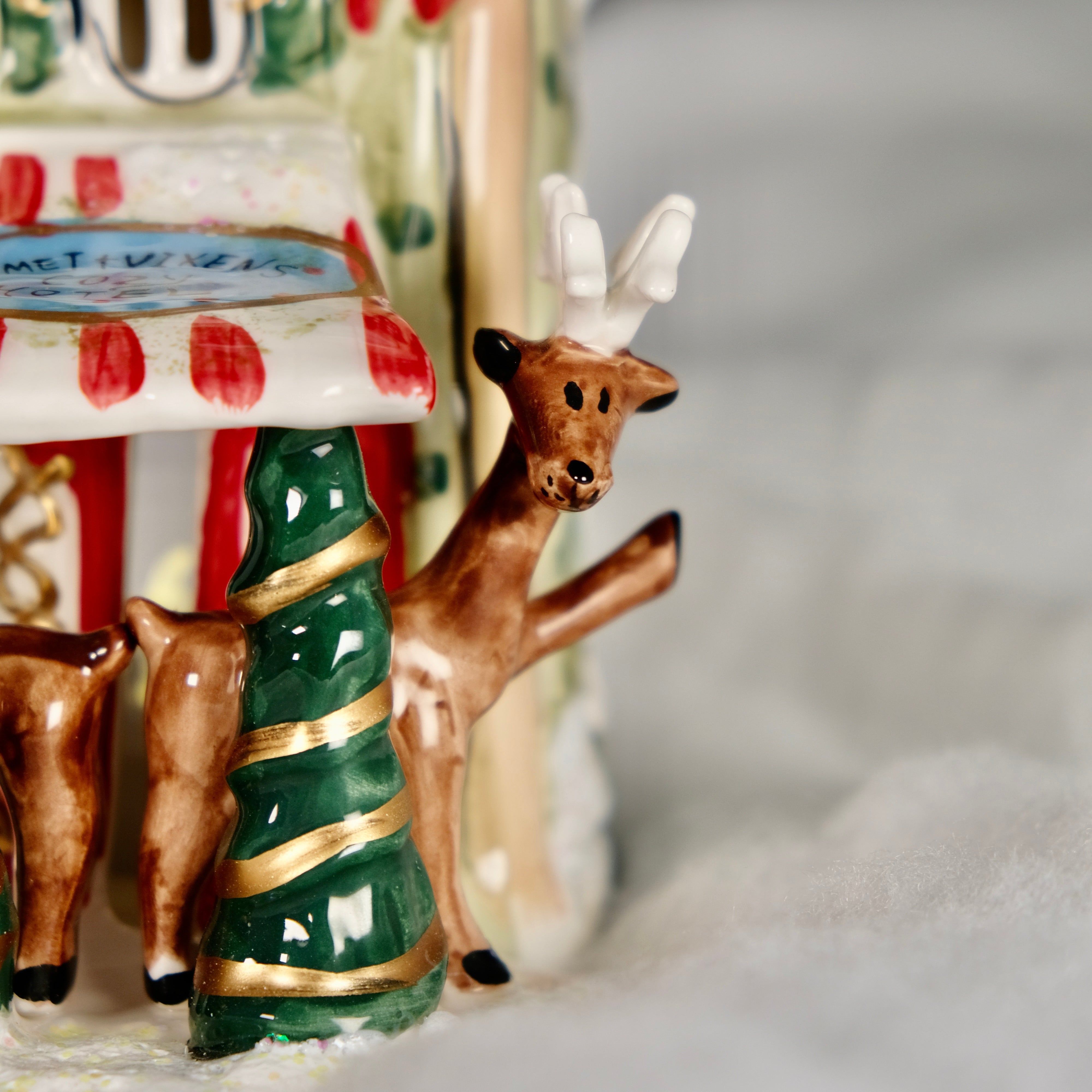 ReindeerVille - Comet & Vixen's Hotel Candle House