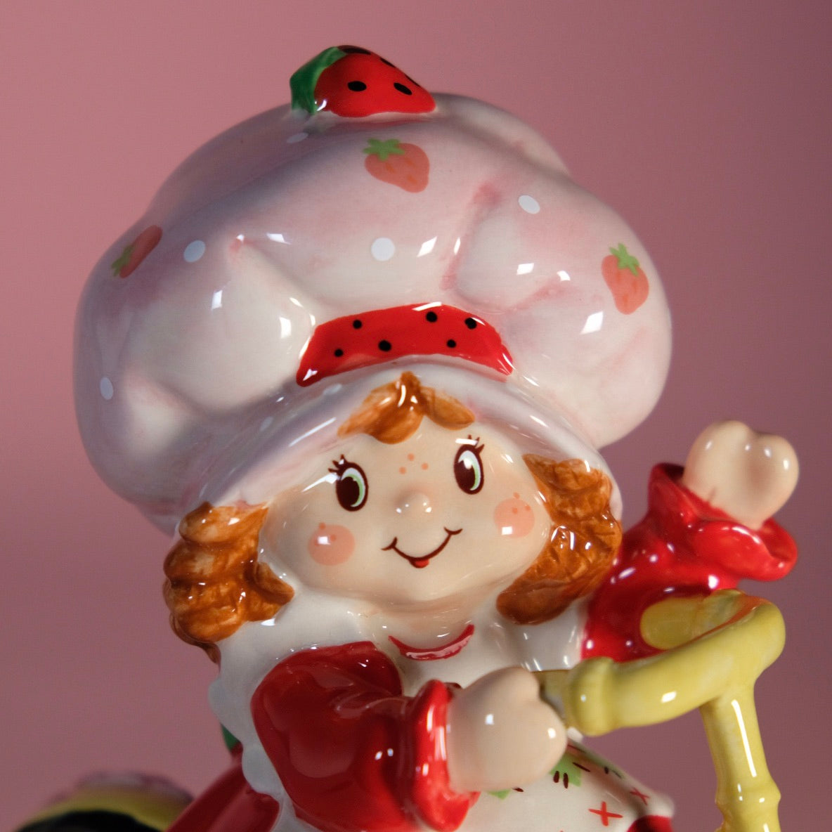 strawberry shortcake陶器置物 Strawberry Shortcake Pedal Push Figurine