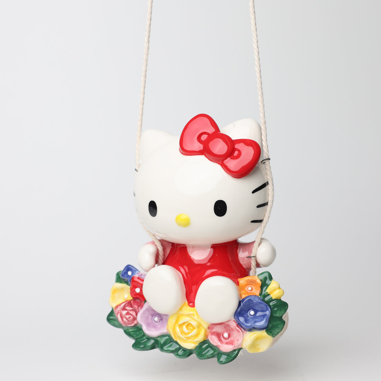 Blue Sky Clayworks – Figurina Hello Kitty Ti Amo Con Fiocco E Fragola | Cute E Ammiccante | Collezione Da Collezione