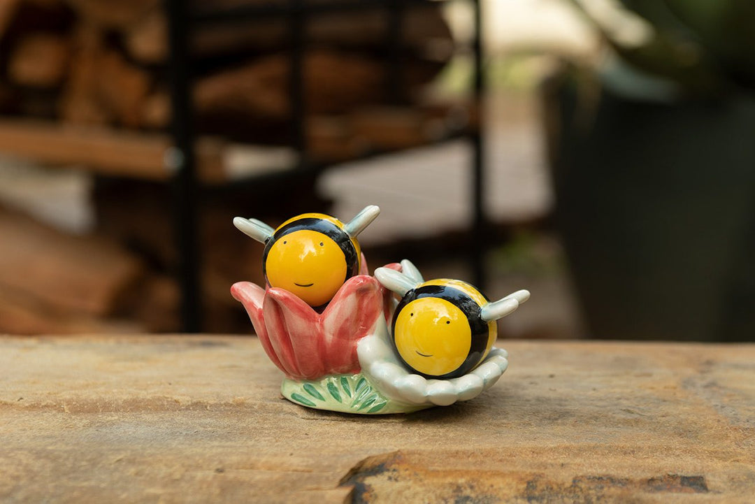 BUMBLE BEE AND FLOWER SALT & PEPPER SET